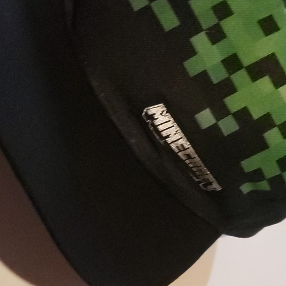 Black and green Minecraft hat size OSFA - Picture 3 of 9